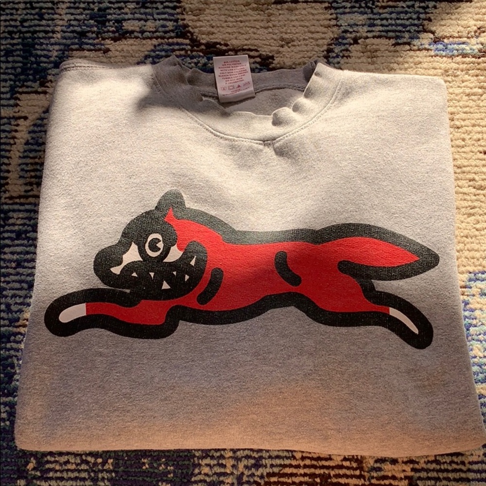 Grey crewneck